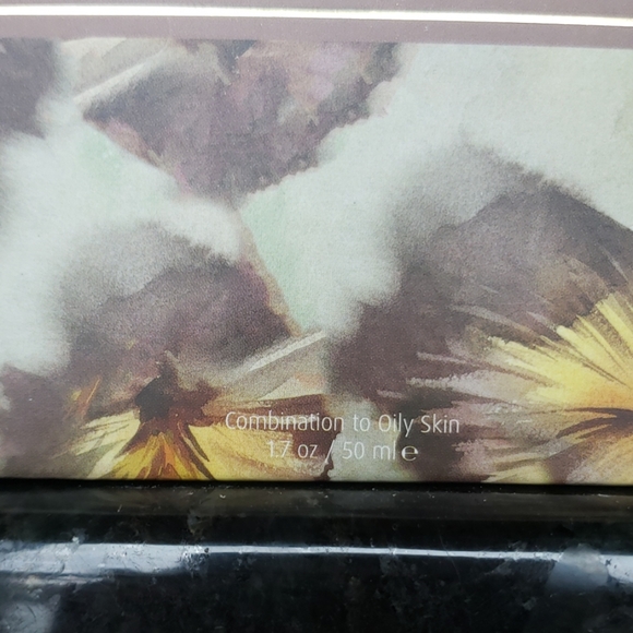 COPY - Terre mere Active Charcoal Masque - Picture 2 of 5